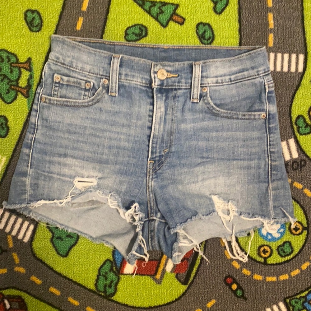 Levi’s cut offs size 26